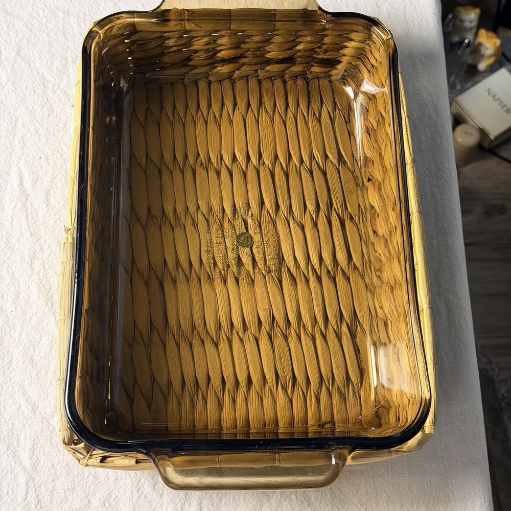 Anchor Ovenware Baking Casserole Dish 8 x 11.5 x 2 2 Quart Amber w/ Basket